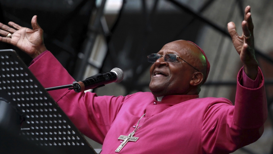 Tutu makes a speech.